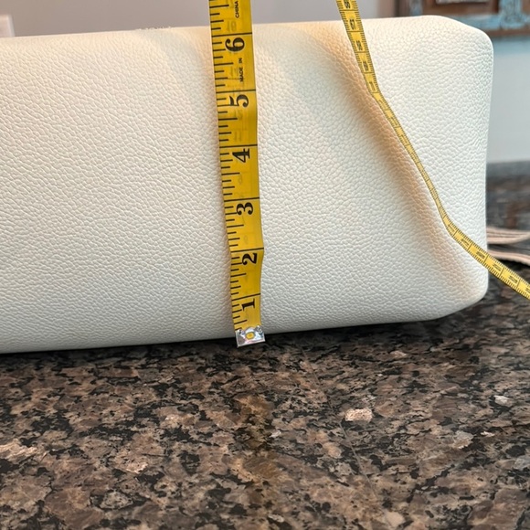 DKNY Hanley Hobo Cream Leather Bag with Gold Accents and guitar strap NWT - Picture 14 of 16